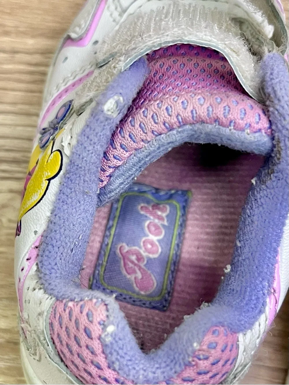 Vtg Y2K Disney Winnie the Pooh Girls Shoes Size 4 Buster Brown Butterfly Flowers